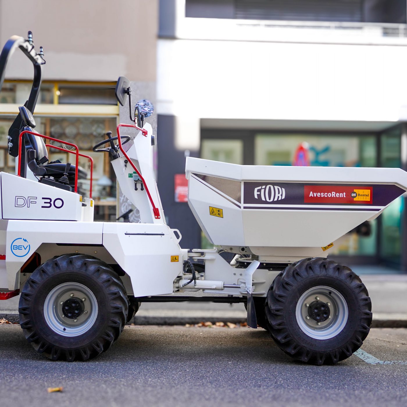 100% elektrischer Dumper Avesco Rent