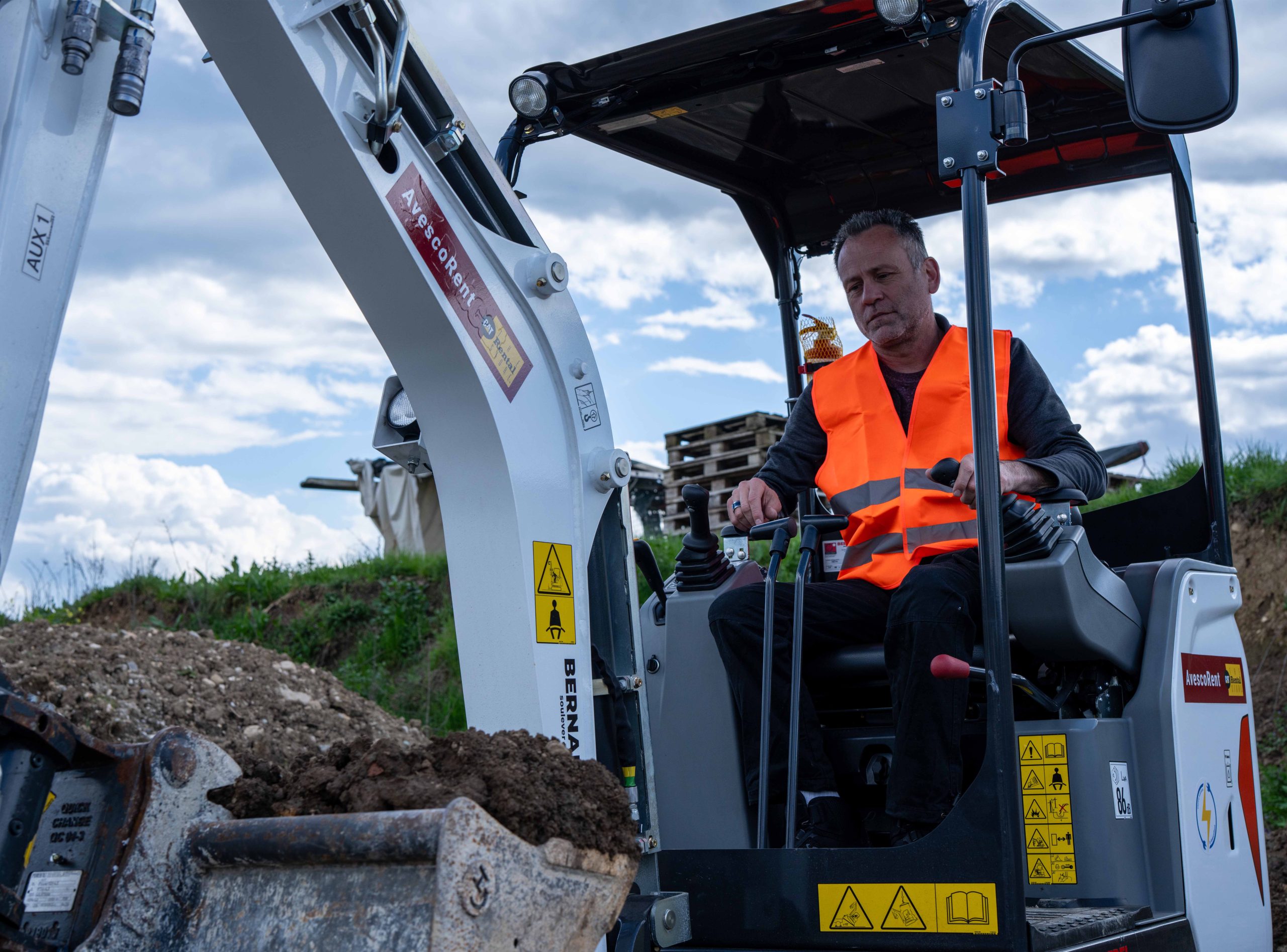 Avesco Rent BobCat Picture